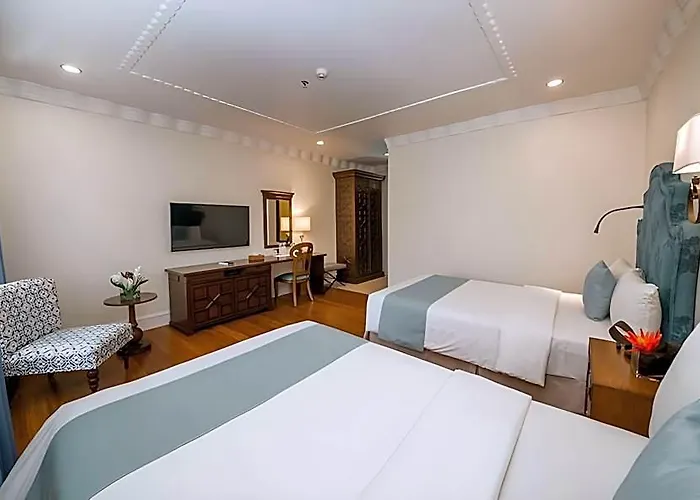 Montebello Hotel, Hotel