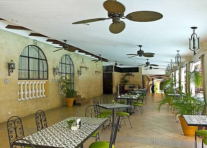 Montebello Hotel, Hotel