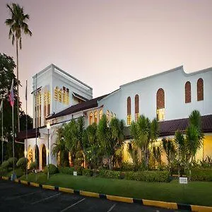 Montebello Hotel, Hotel